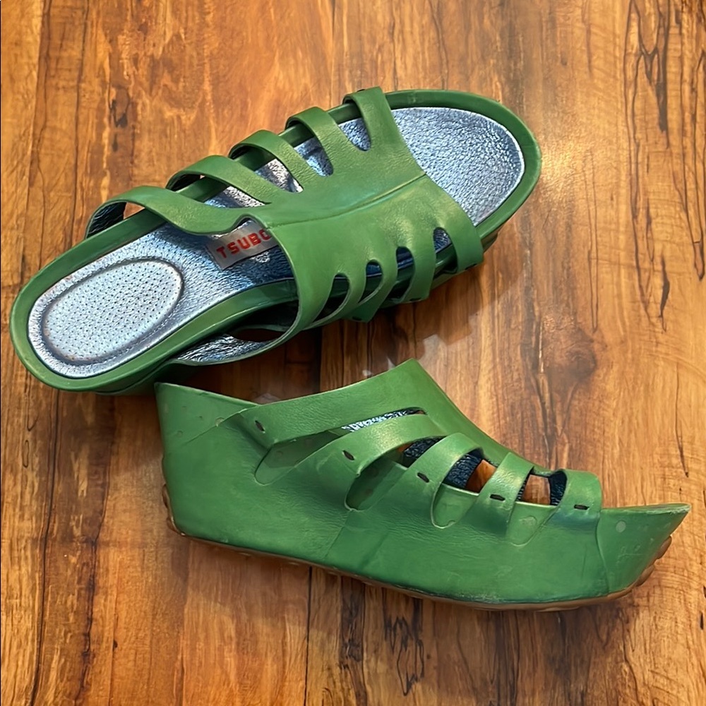 Tsubo Green Strappy Wedge Sandals